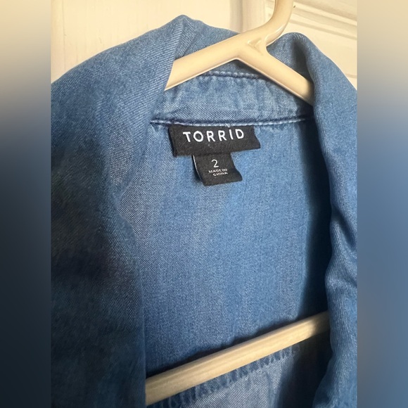 Torrid faux denim shirt - Picture 2 of 4